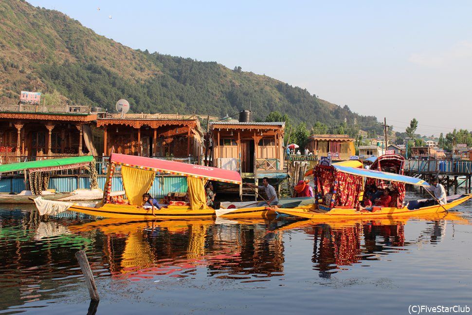 ダル湖の夕暮れ(スリナガール)