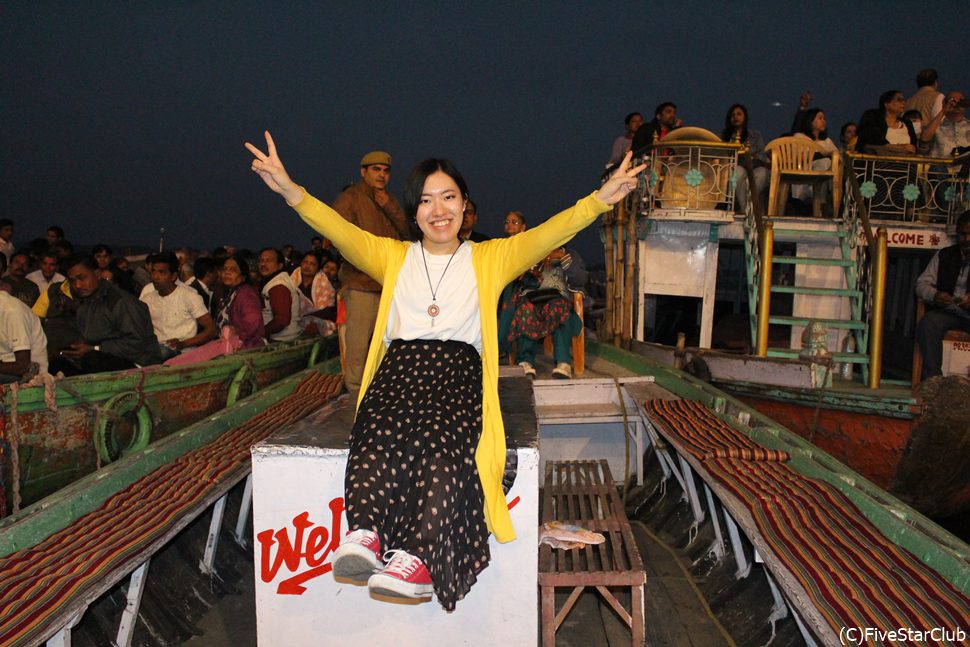 夜のガンジス川にて(ベナレス)