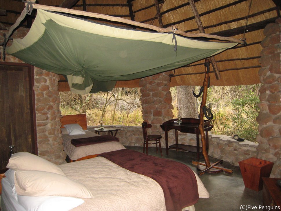 ムカヤ保護区のストーンキャンプの部屋には窓がない！