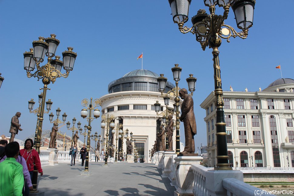 スコピエの街角で＜スコピエ＞