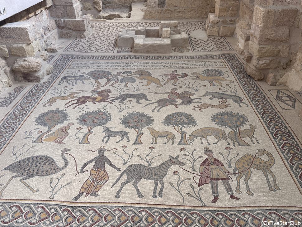 繊細なモザイクタイルも必見!