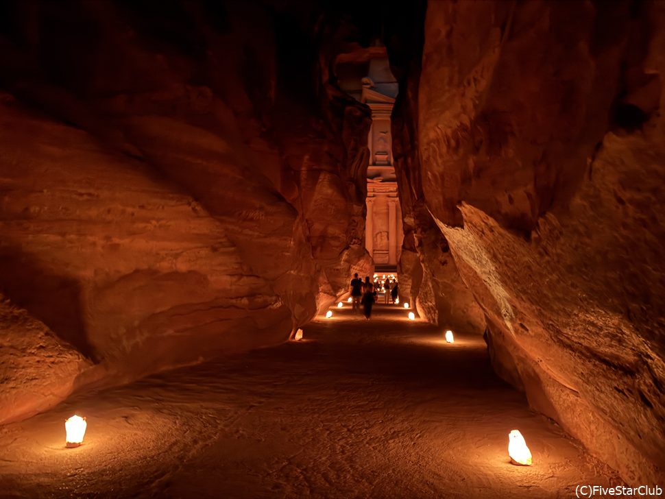 キャンドルは本物の火でした。足元に注意!