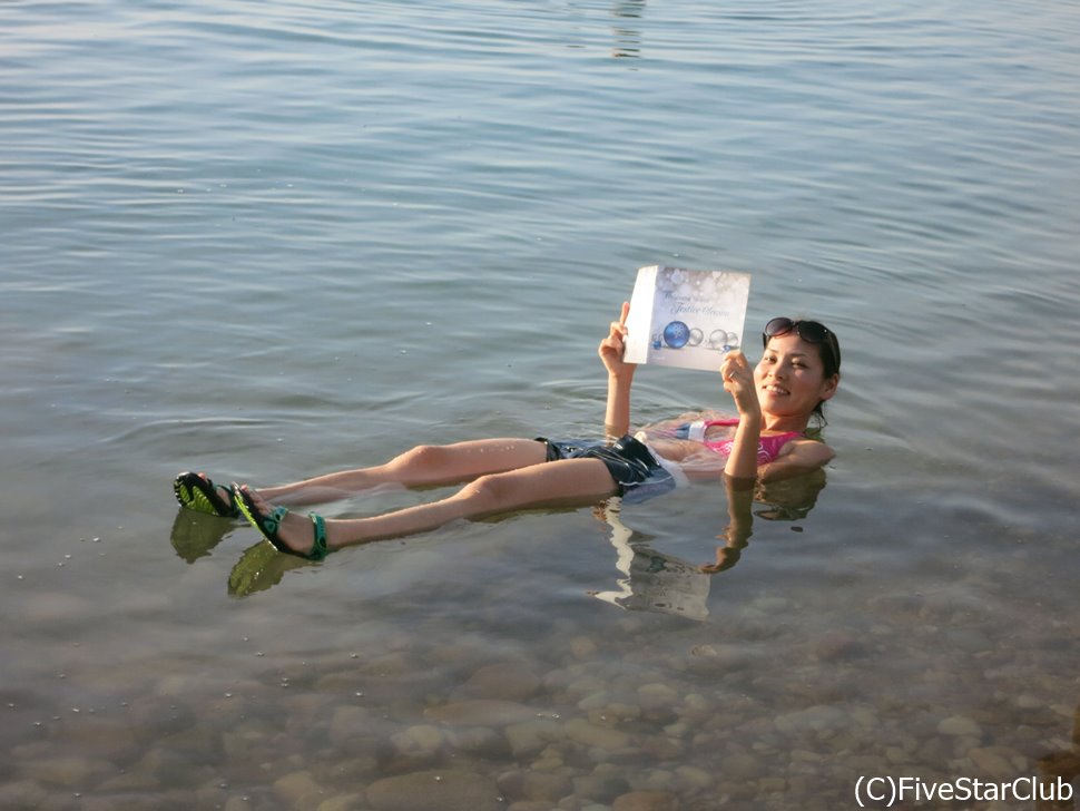 死海で浮いてみる！