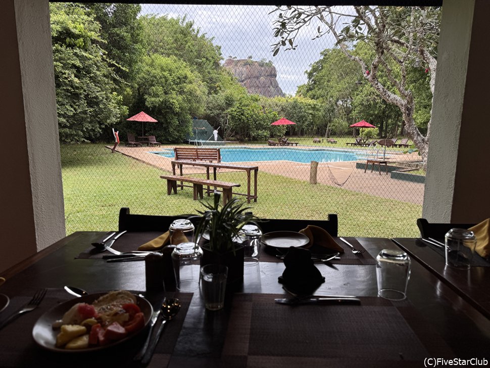 シギリヤビレッジから望む、シギリヤロック