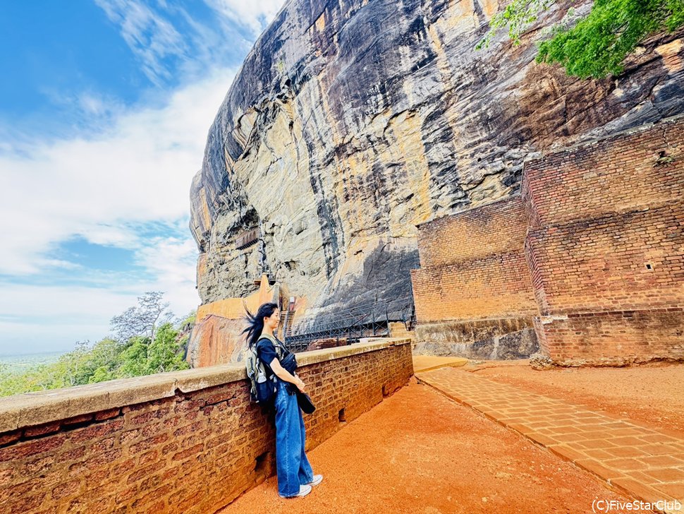 シギリアロックにて