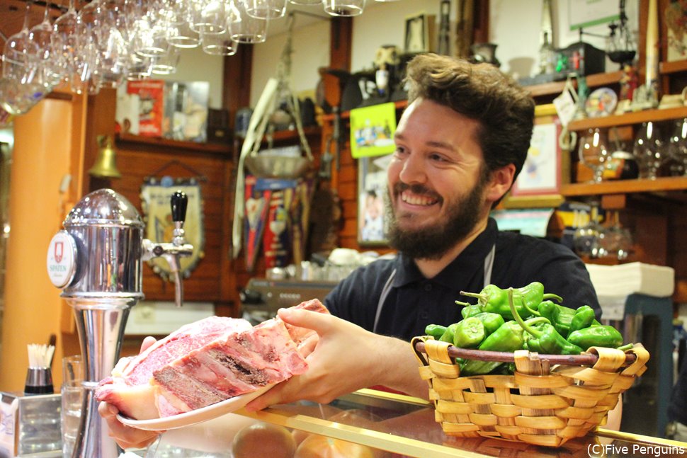 サンセバスチャンのバルNESTOR 明るい店員さん！