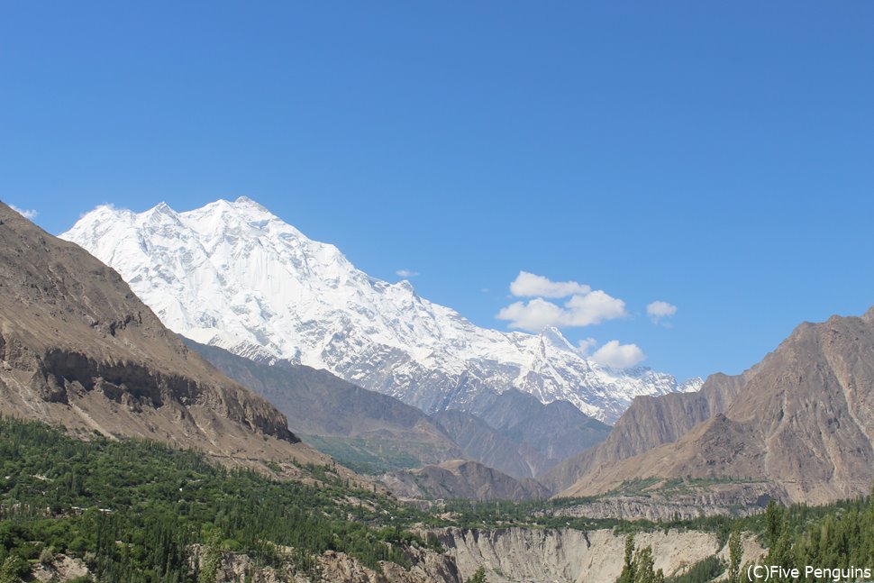 カリマバード付近からみたラカポシ峰（7788m）