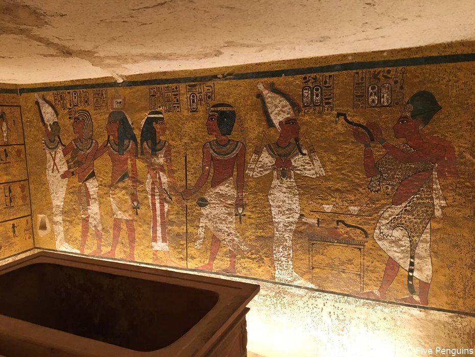 ツタンカーメンの墓の壁画は修復されて色鮮やかに。