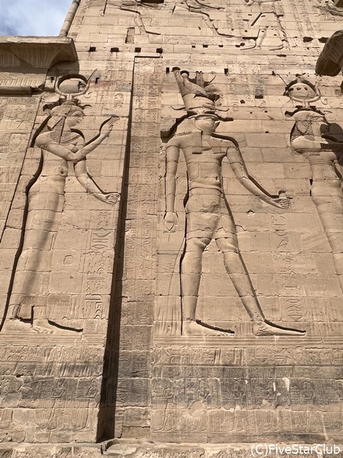 クレオパトラも眺めていた、美しく繊細なレリーフは圧巻の存在感!