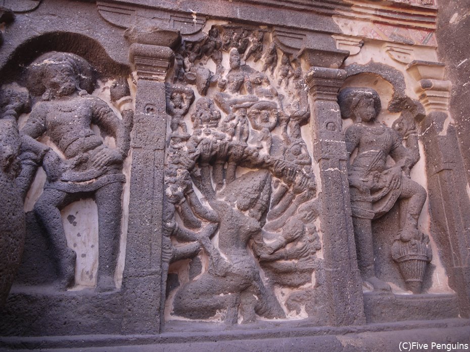 ユニークな彫刻が多いのもヒンドゥー教寺院の特徴