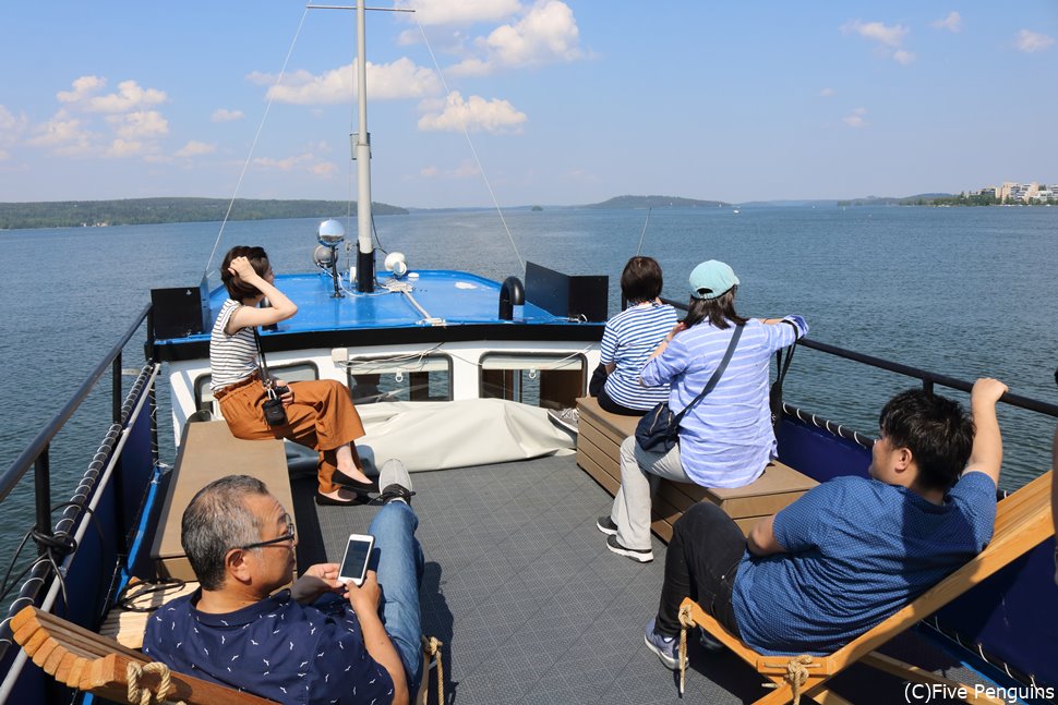 青い空の下　ヴェシャルヴィ湖クルーズ