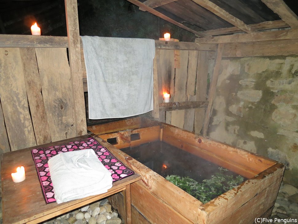 ブータン式石焼風呂「ドツォ」
