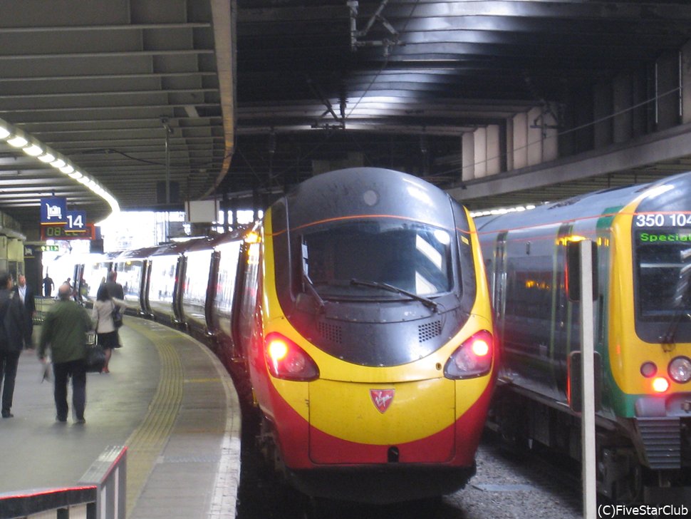 ロンドン〜オクスンホルムの 列車