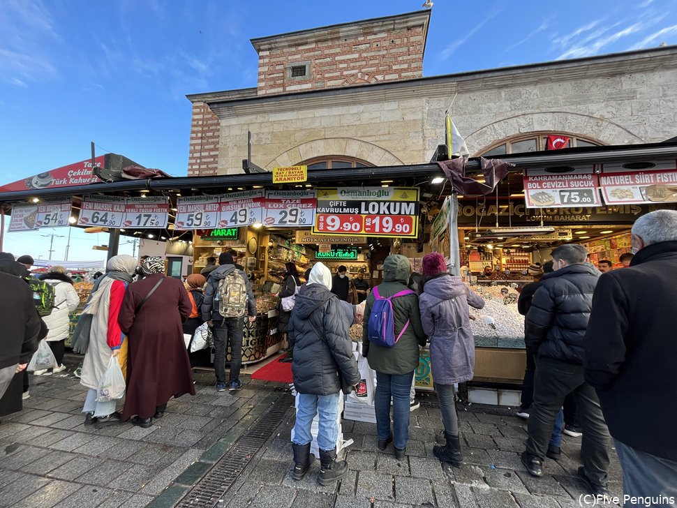 エジプシャンバザール周辺のお店も賑やか