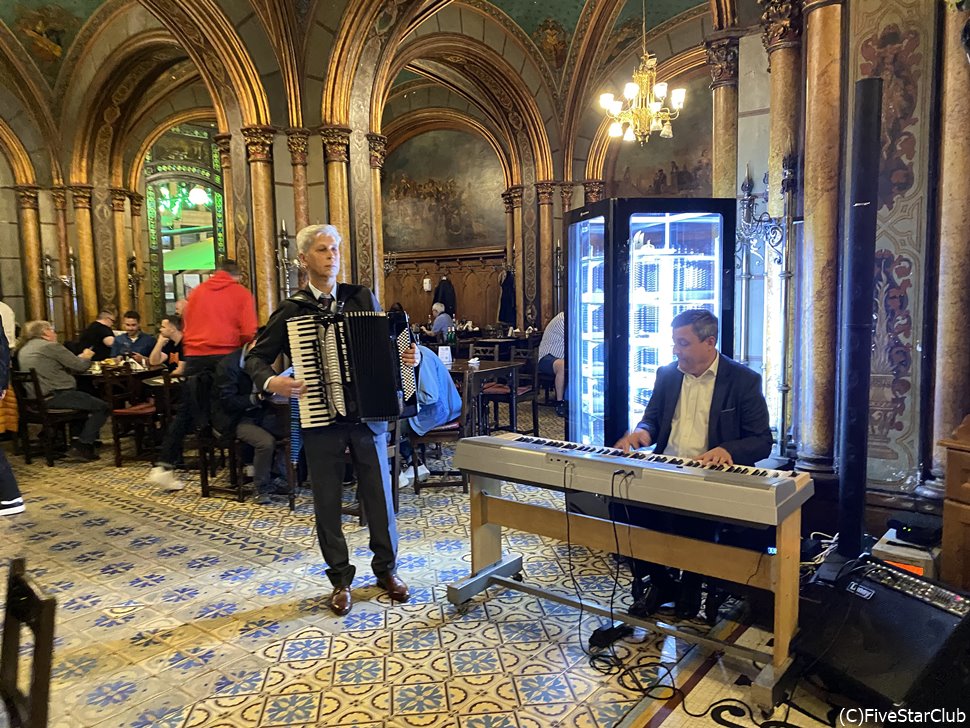 郷土料理の有名店　カルクベレの生演奏