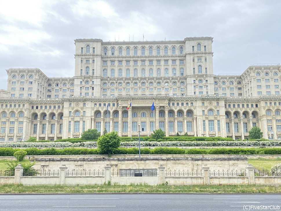 ブカレストで最も有名な建物「国民の館」