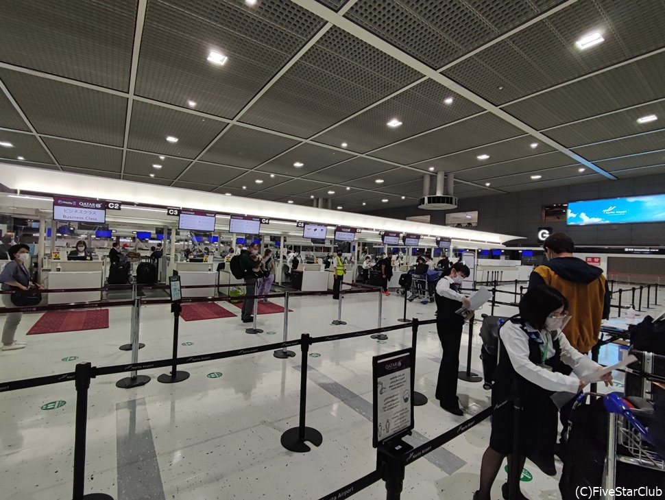 成田空港の第２ターミナル　カタール航空カウンター