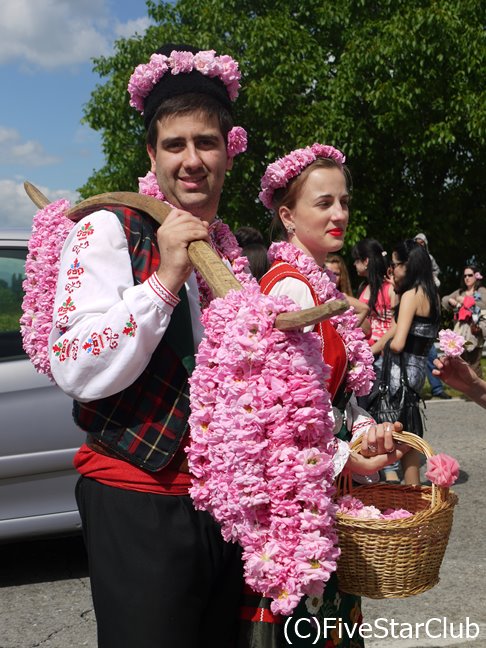 ブルガリア最大級のお祭りは大盛り上がり！