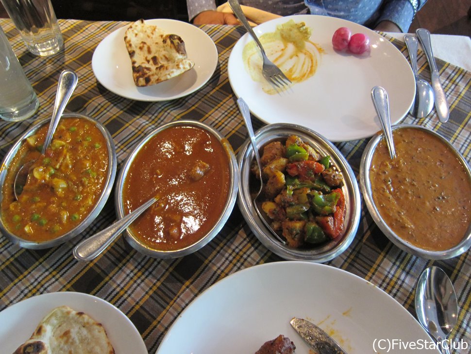 カレー味の炒め物もよく見ます