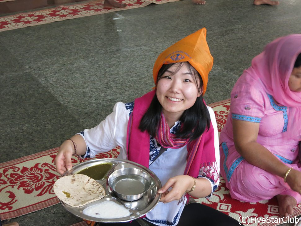 シク教の黄金寺院では炊き出しがあります