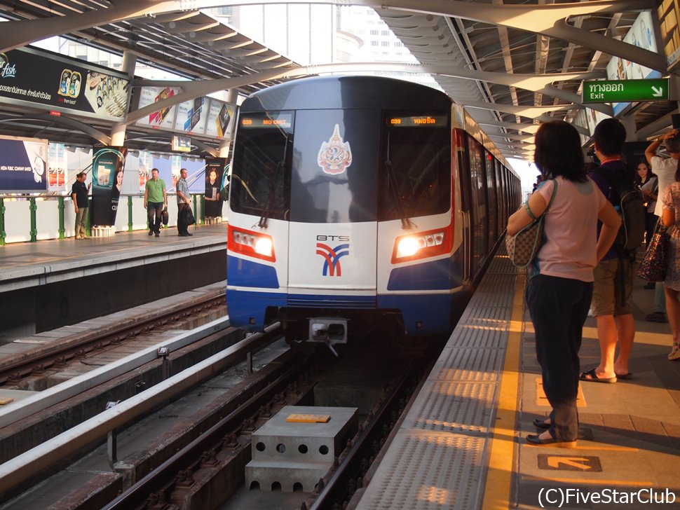 市内の移動はBTS(高架鉄道)が便利!だけど・・・