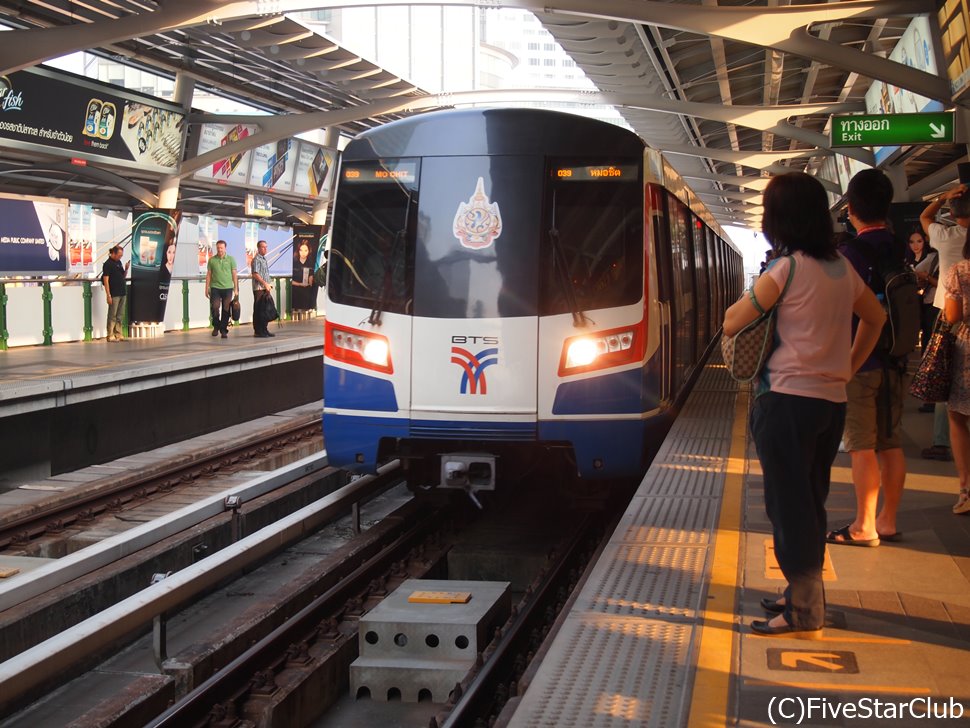 市内の移動はBTS(高架鉄道)が便利！だけど・・・