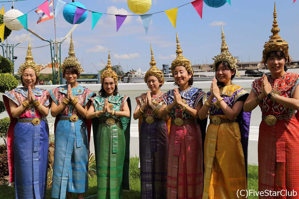 女子旅なら民族衣装写真は撮りたい!