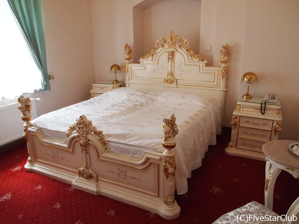 ホテルゴールドにはお姫様テイストのお部屋も。