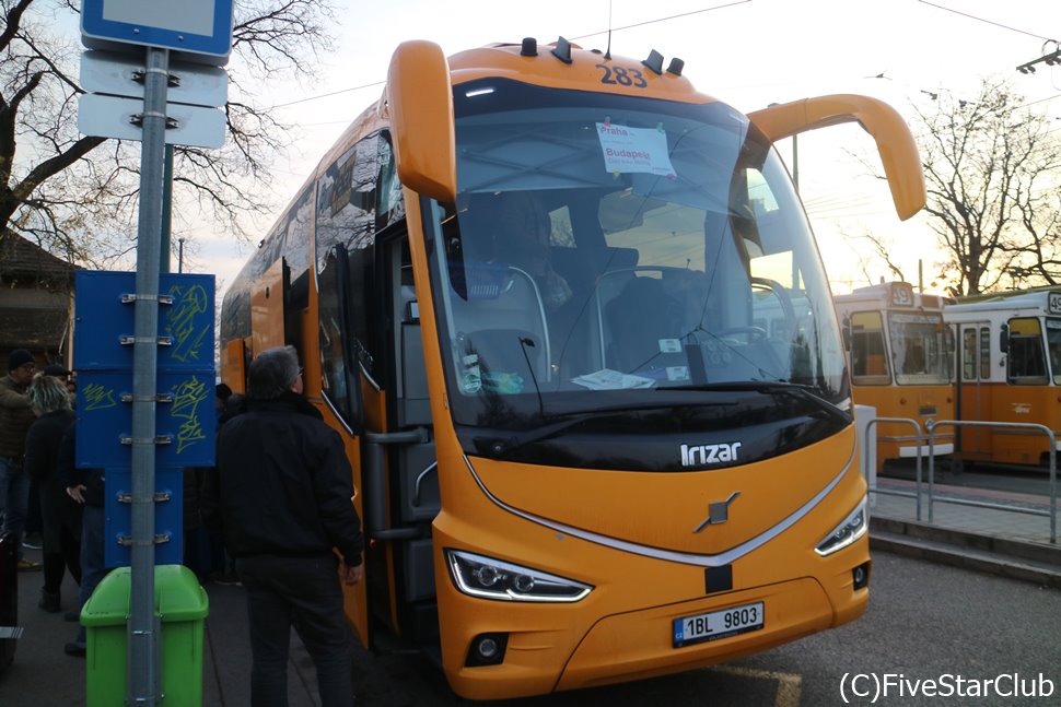 プラハを出発するRegioJet社の長距離バス