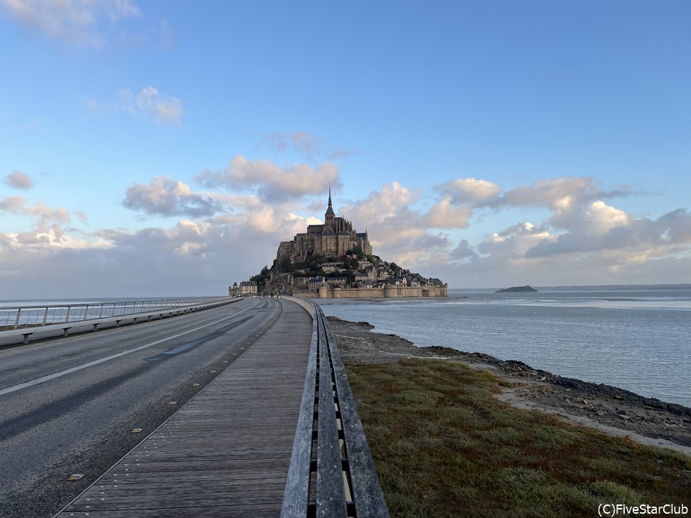 早朝のモンサンミシェル