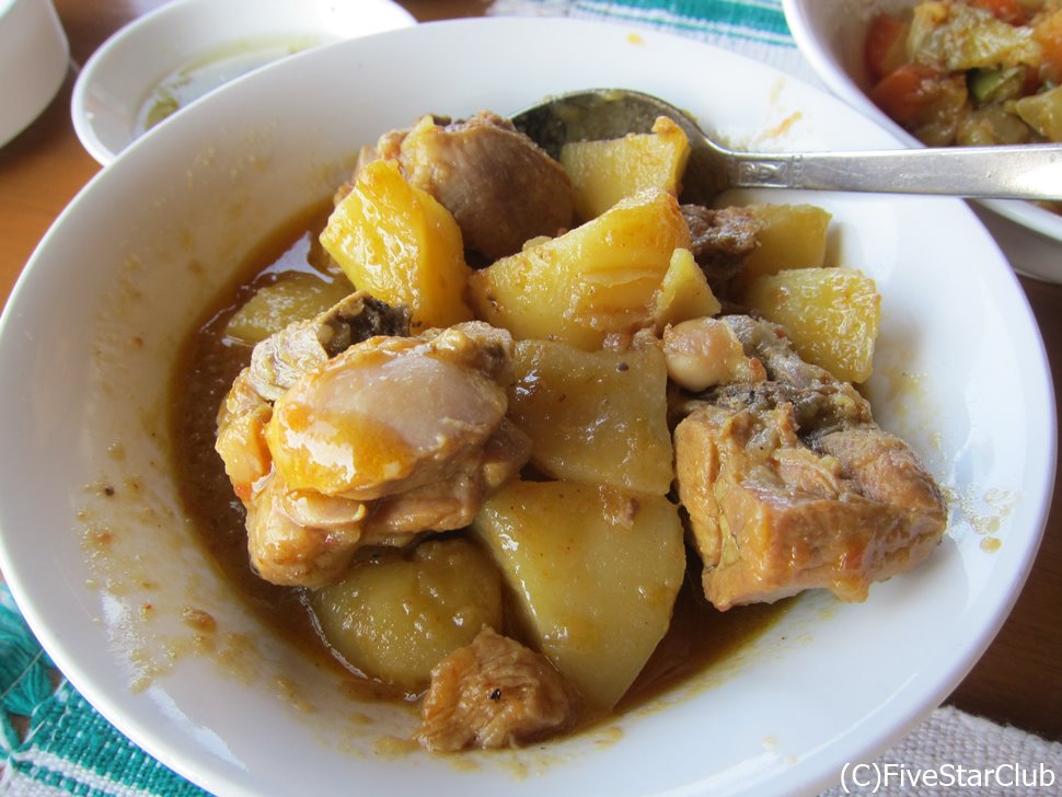 ごろっと野菜や肉の入る「ヒン」ことカレー