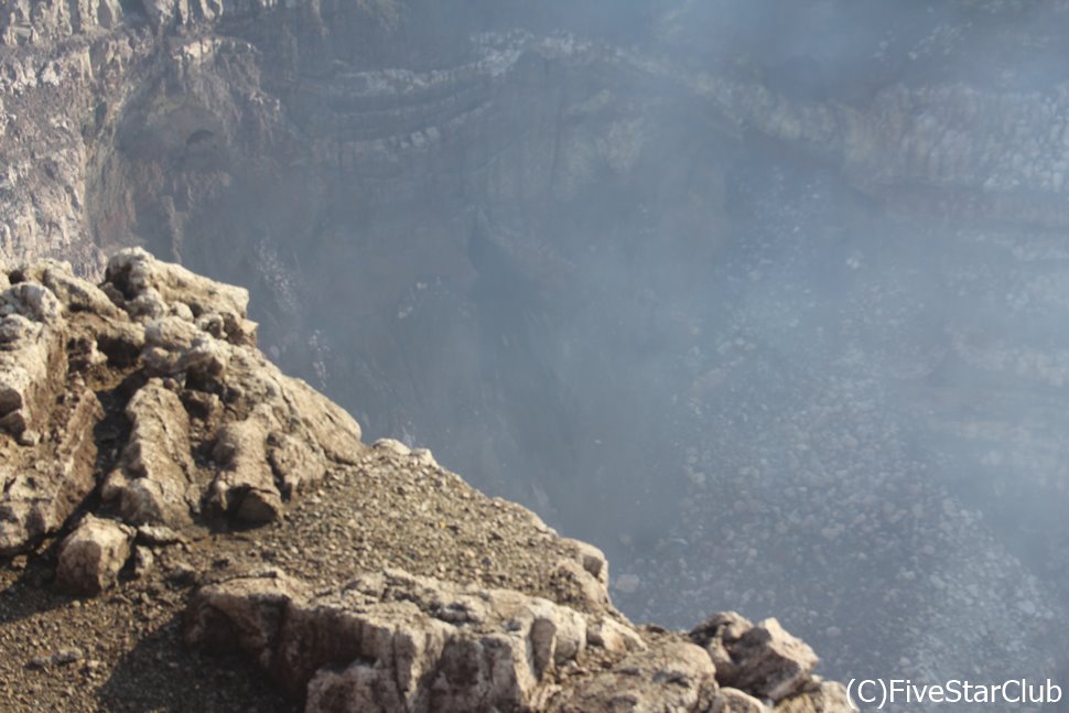 時間帯によってはマグマが見れるマサヤ火山の火口