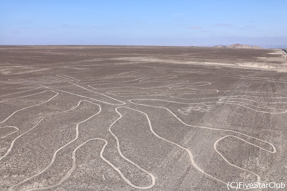 ナスカ郊外のミラドールからの地上絵