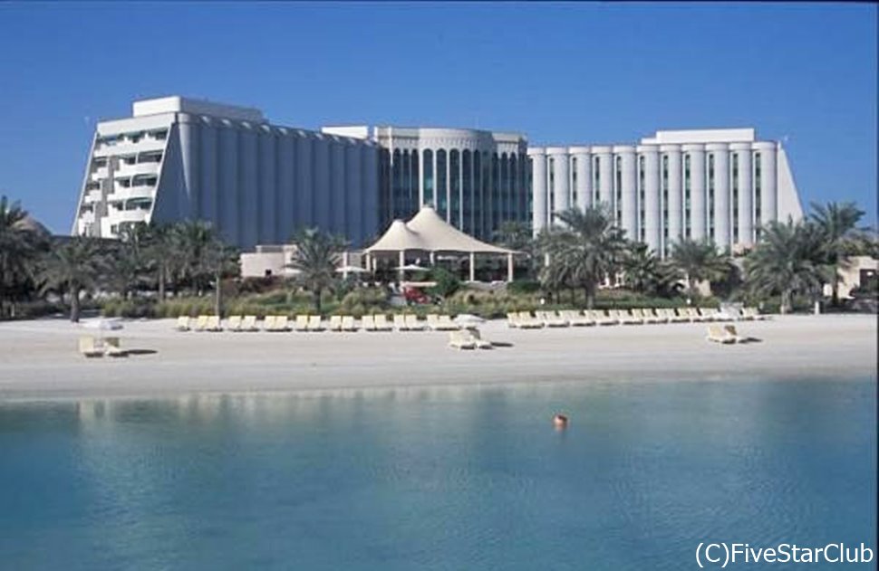 マナーマ地区には巨大なリゾートホテルが多数！