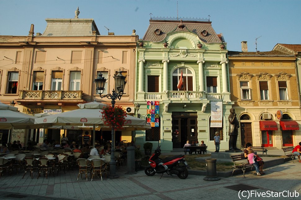 中欧風の美しい建物が連なる旧市街＜セルビア＞