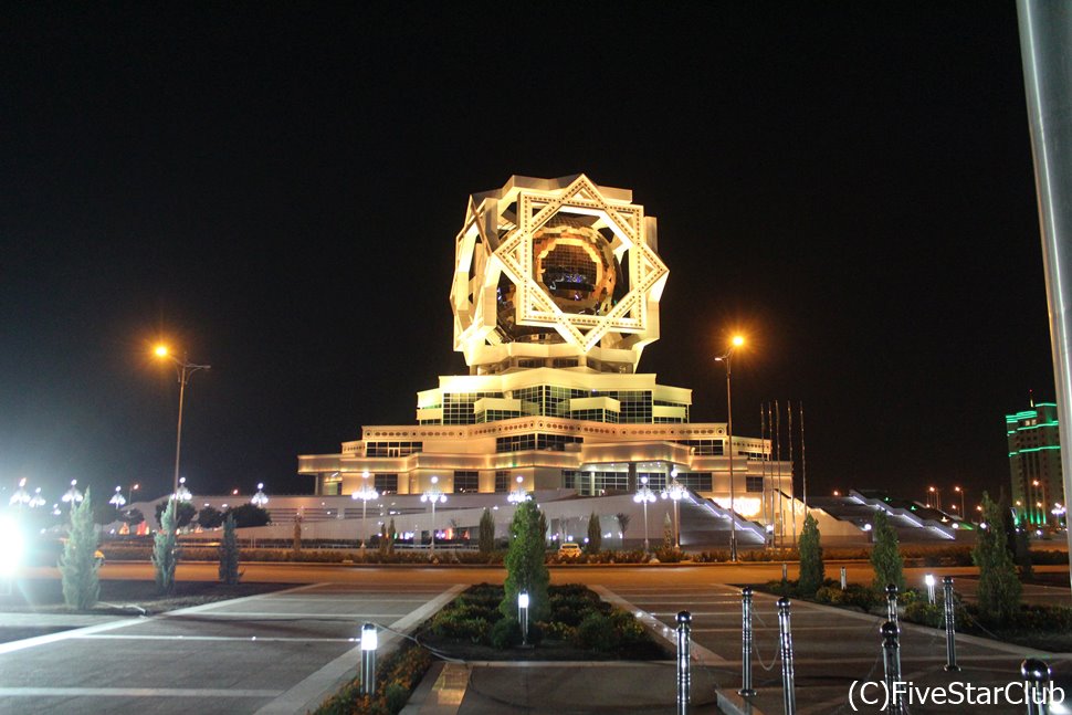 アシハバードの奇妙な建物群(トルクメニスタン)