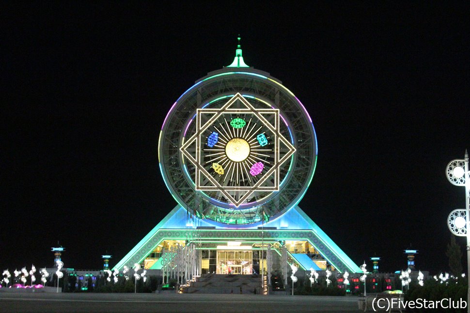 アシハバードの奇妙な建物群(トルクメニスタン)