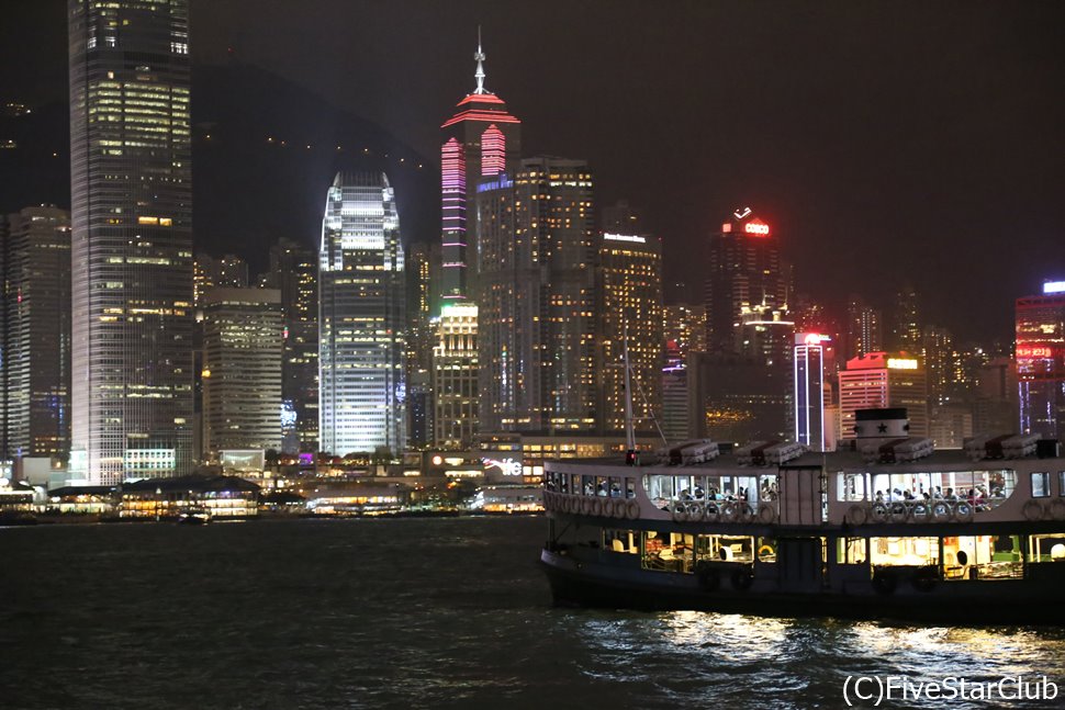 香港島へのフェリーからの夜景