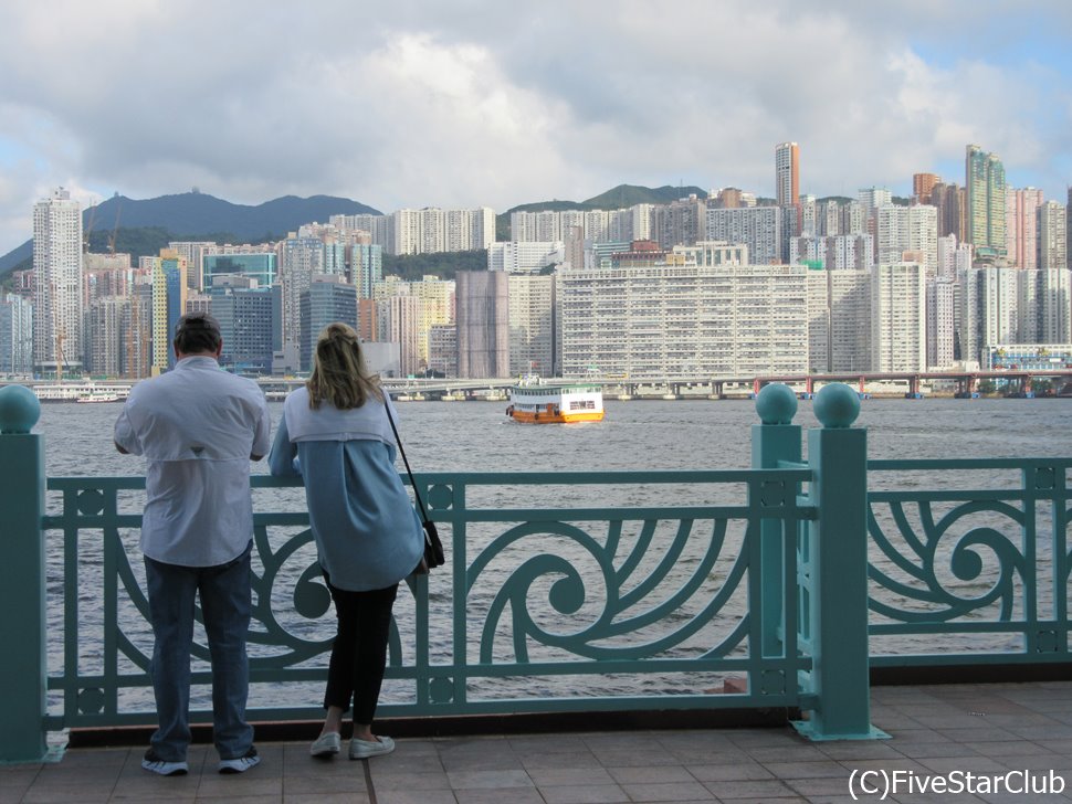 ハーバーグランドカオルーンホテルからの香港島の眺め