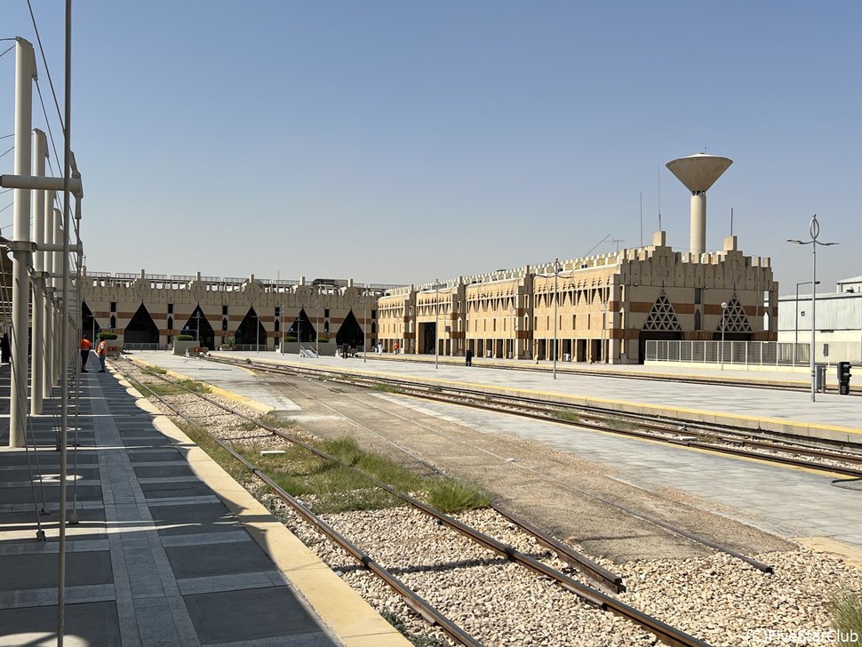 リヤドの鉄道駅(SAR)・乗車する列車<リヤド>