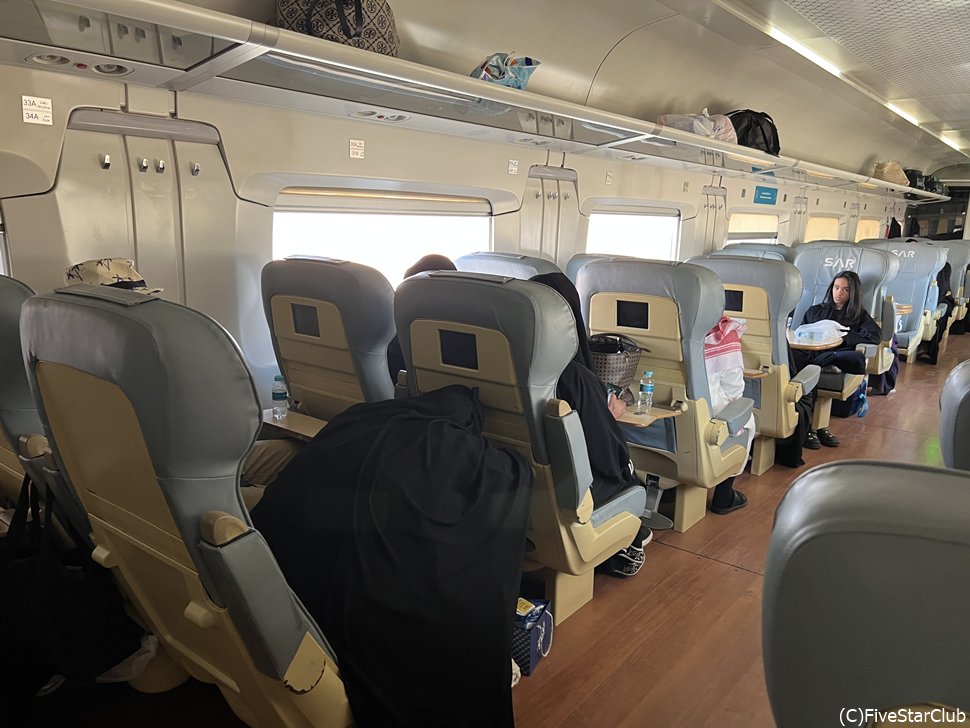 リヤドからダンマンへ・列車の中の様子<リヤド>
