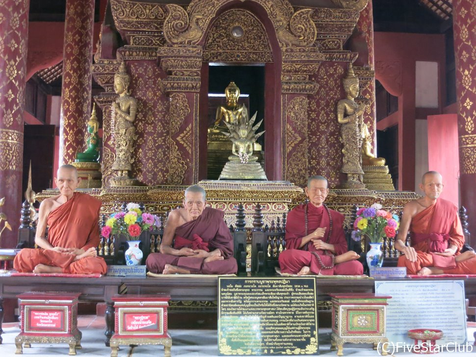 ワットプラシンにて。チェンマイ市内で最も大きい寺院