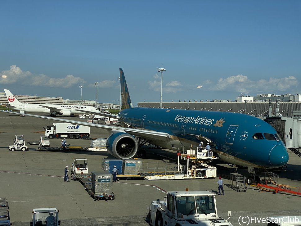 東南アジアの旅行では毎回お世話になるベトナム航空