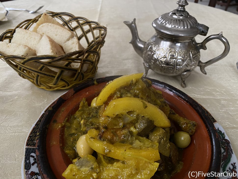 モロッコでは毎日の様に出てくるタジン料理