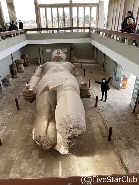 メンフィス最大の見どころであるラムセス2世の巨像