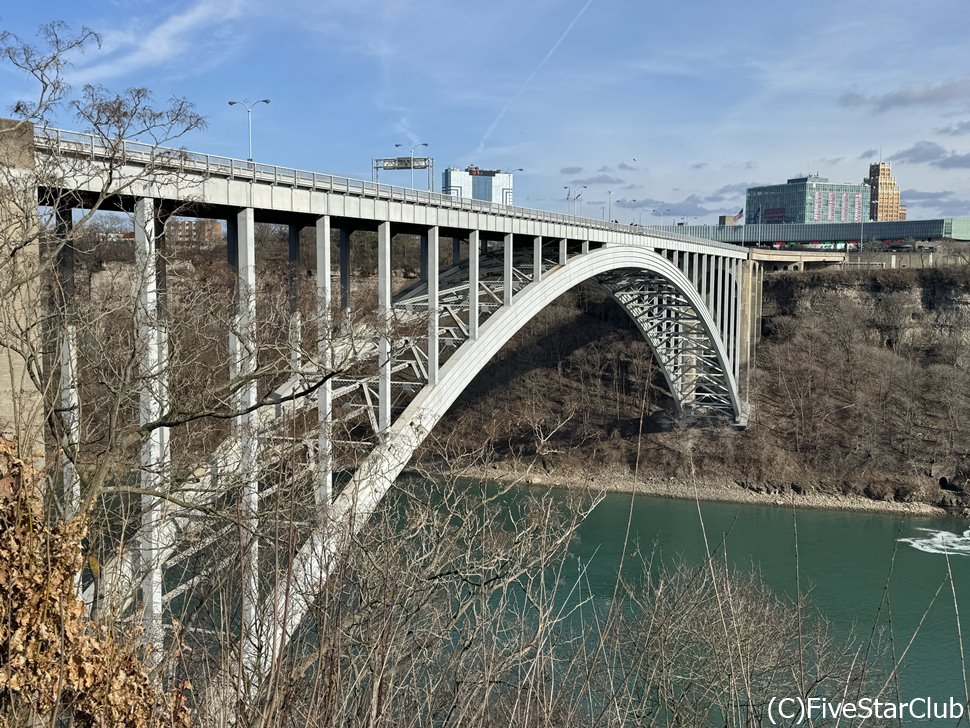 アメリカ側へ繋がるレインボー橋 時間があれば行きたい