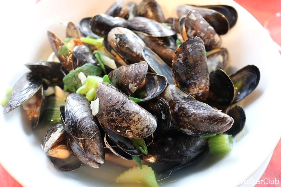 ベルギー名物、ムール貝のワイン蒸しはいかが?
