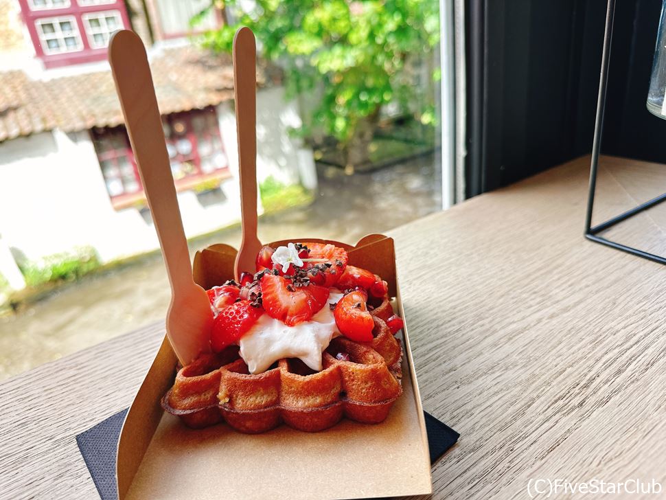 ワッフル専門店もぜひ立ち寄りたい!