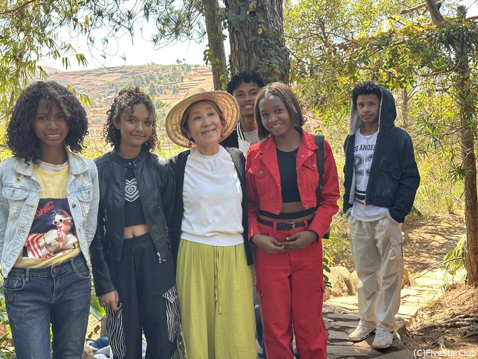 ファッショナブルなマダガシ(マダガスカル人)の女の子たちと