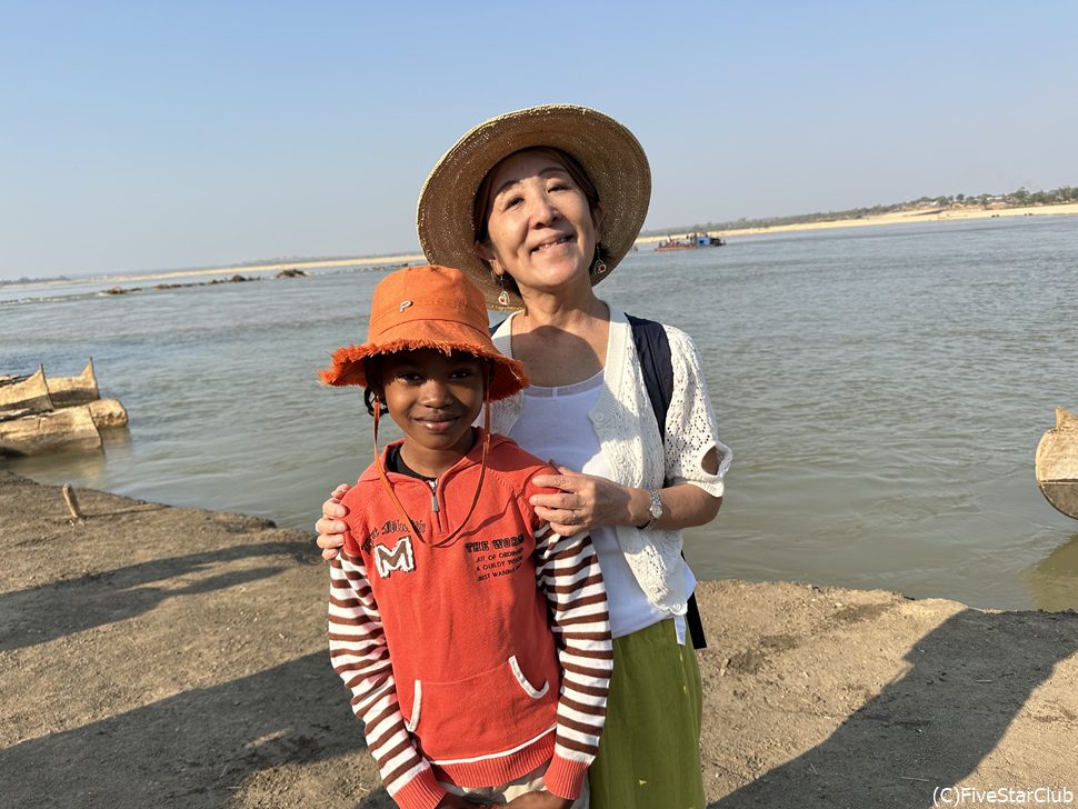 マダガスカルの子供たち<マンジャ>